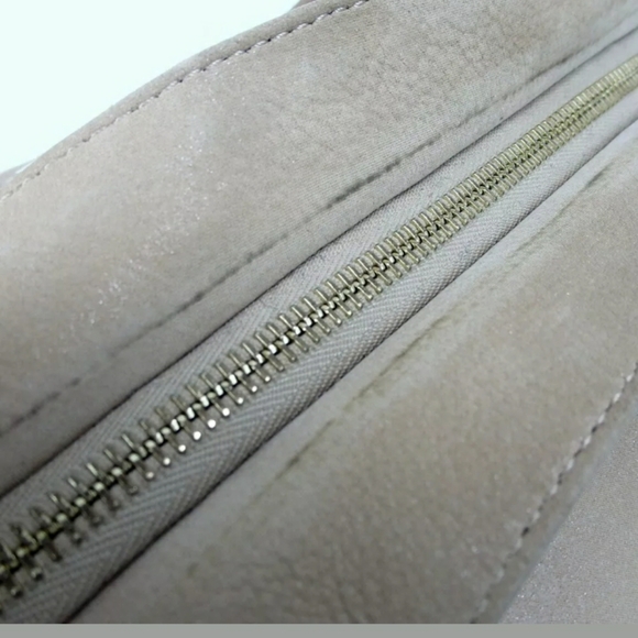 AUTHENTIC FENDI LAMPO 8BR636-DRD TOTE BAG LEATHER - Picture 5 of 8